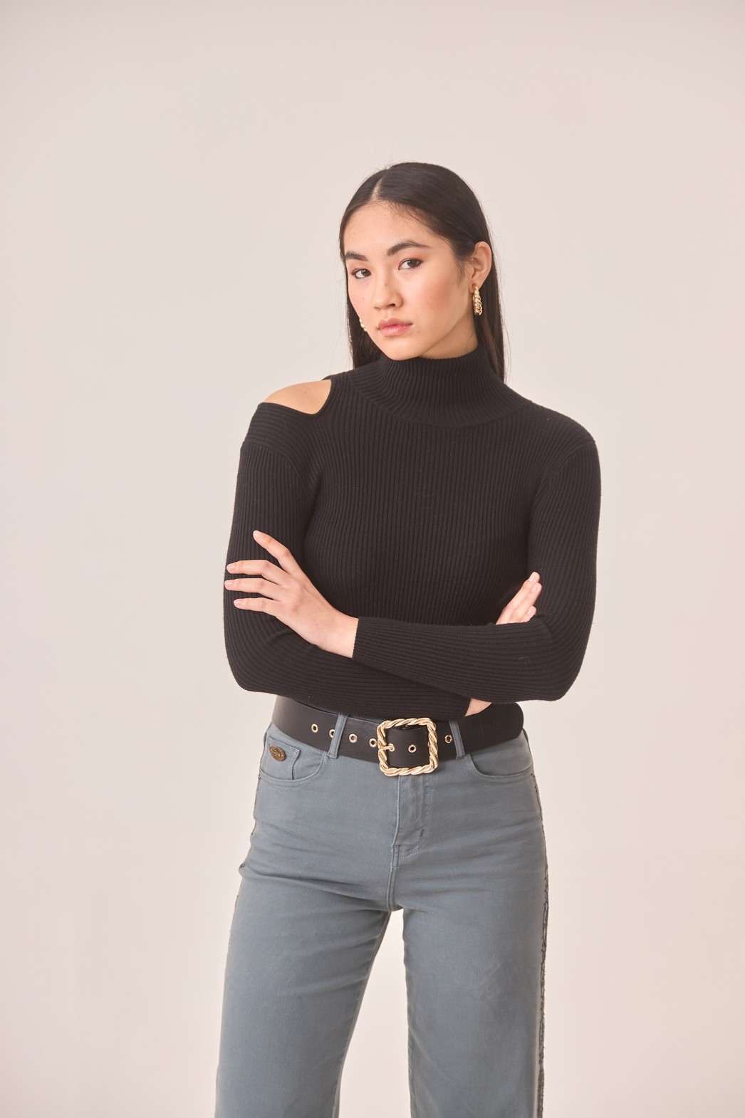 CUT OUT SHOULDERS SWEATER 1