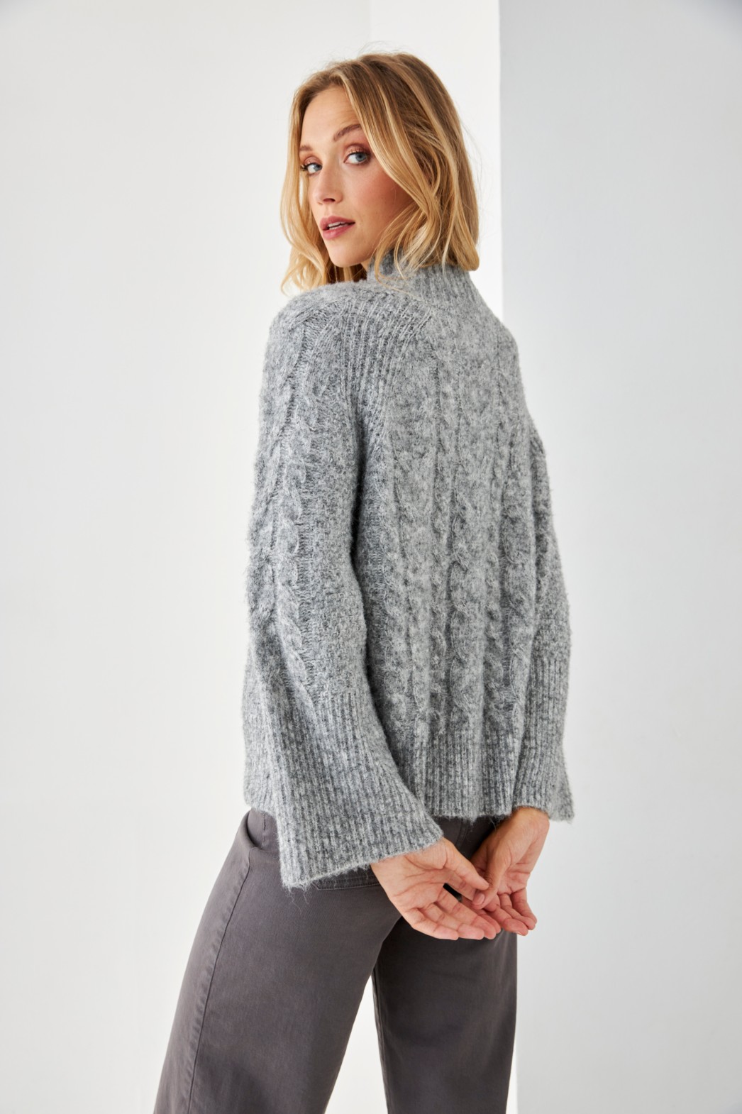 JERSEY OVERSIZES CON CUELLO ALTO 3