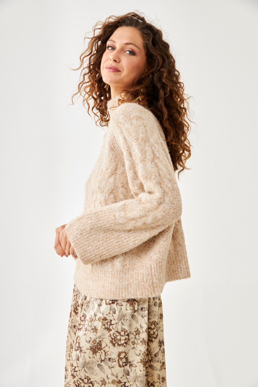 JERSEY OVERSIZES CON CUELLO ALTO 2