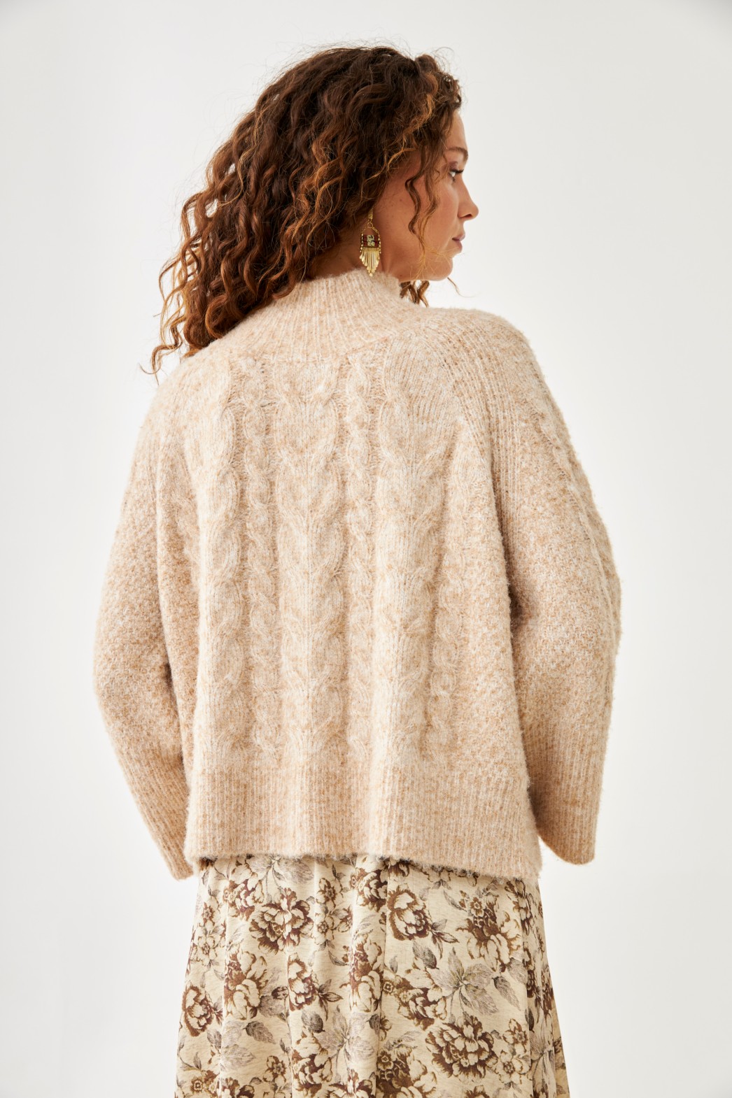 JERSEY OVERSIZES CON CUELLO ALTO 3