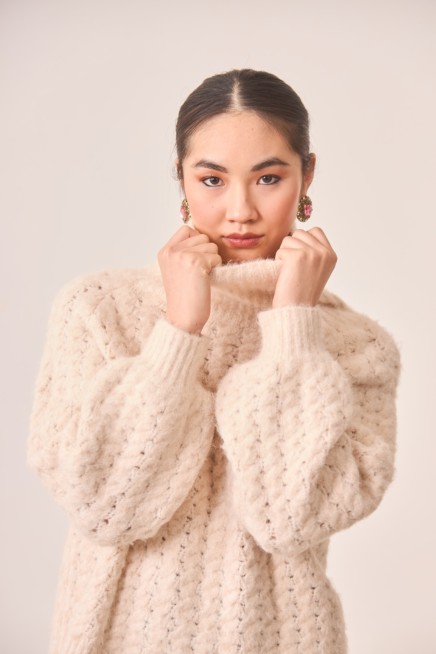 JERSEY OVERSIZE CON CUELLO ALTO Y MANGA GLOBO
