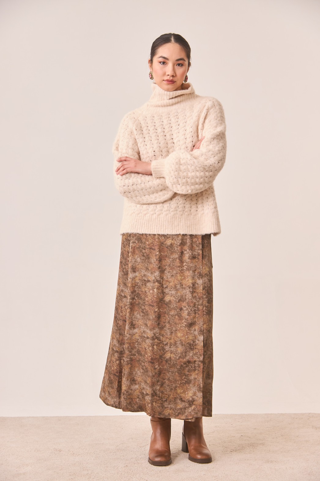 JERSEY OVERSIZE CON CUELLO ALTO Y MANGA GLOBO 1