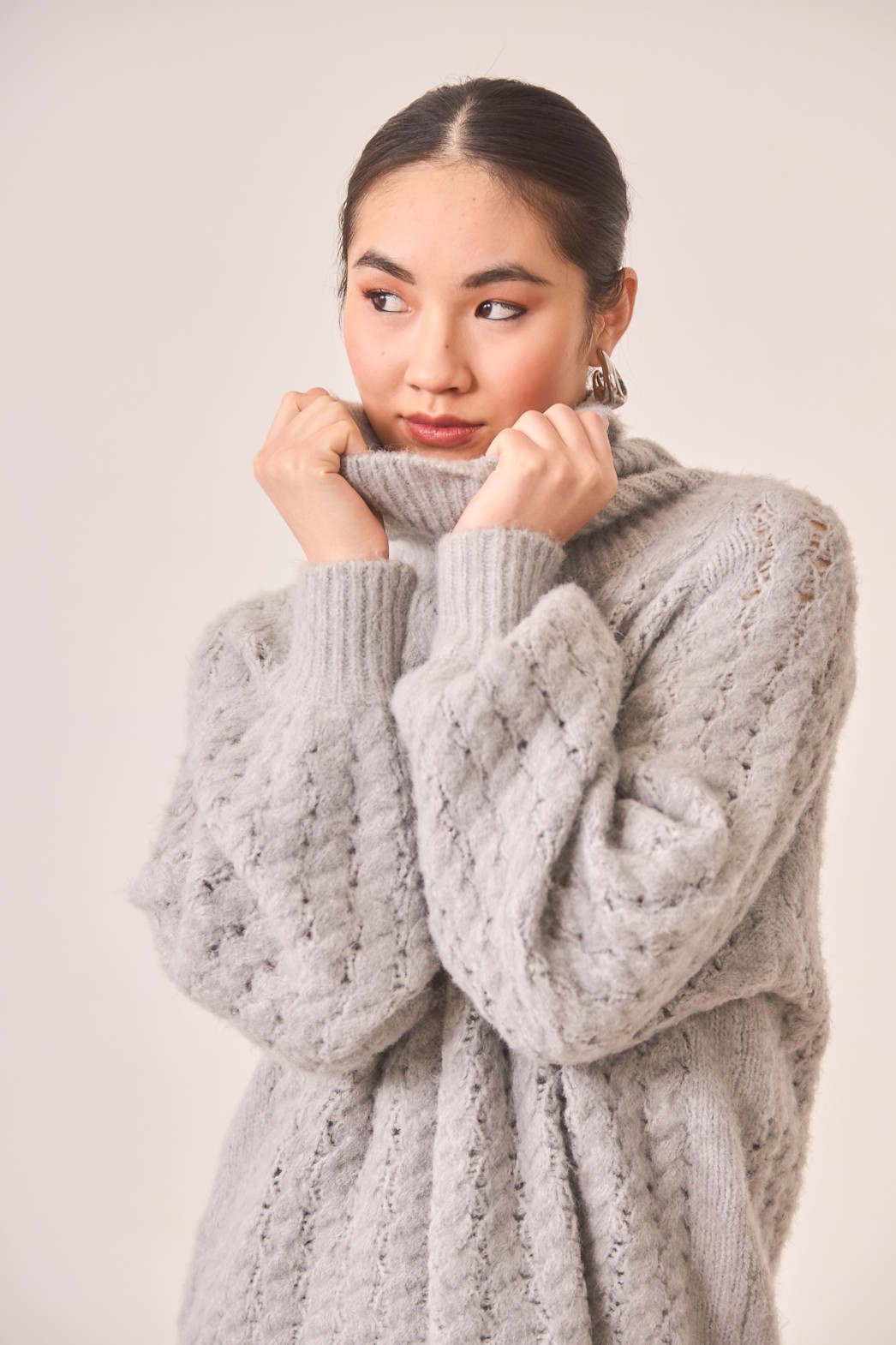 JERSEY OVERSIZE CON CUELLO ALTO Y MANGA GLOBO 3