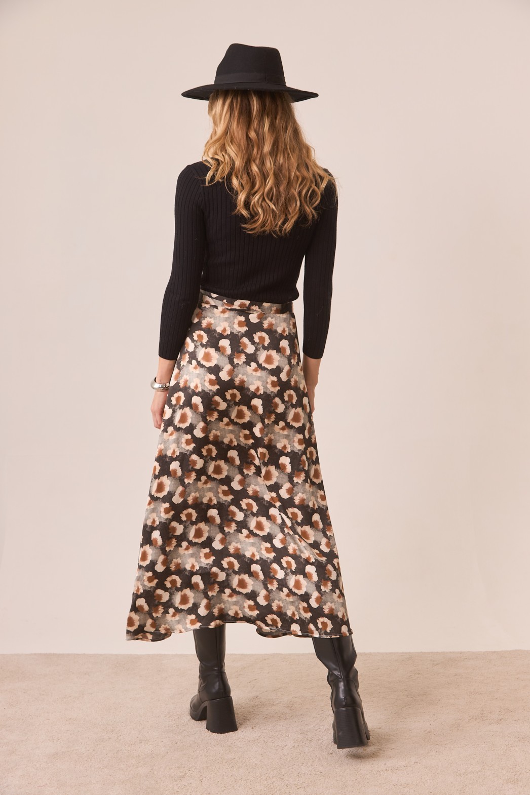 VISCOSE JERSEY WITH CUT OUTS AT NECKLINE TIED AT THE NECK 4