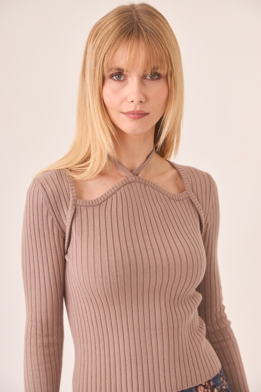 JERSEY ESCOTE HALTER CUT OUTS